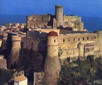 Il castello angioino-aragonese