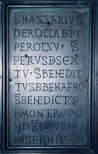 Iscrizioni sulla porta bronzea dell'abazia di Montecassino