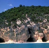 La spiaggia di Cala Luna si trova sulla costa orientale della Sardegna, a 2 ore dall'agriturismo