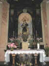 l'altare e la statua del Santo