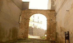Antica Porta di accesso al paese vecchio