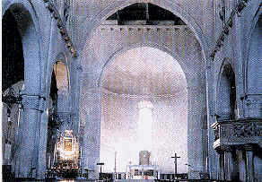 Interno della Cattedrale (Basilica) (14587 byte)