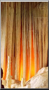 Frasassi-stalattiti e stalagmiti