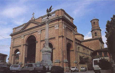 Cattedrale - Basilica e Monumento ai Caduti.