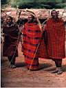 uomini Masai mentre cantano
