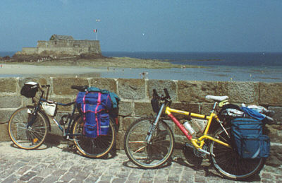 le nostre biciclette, durante il viaggio, a St.Malo