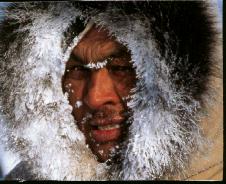 cacciatore inuit: sono loro da sempre i sovrani delle distese artiche
