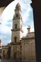Campanile a ridosso della Cattedrale alto 70 m. eretto da G. Zimbalo nel 1661-1682