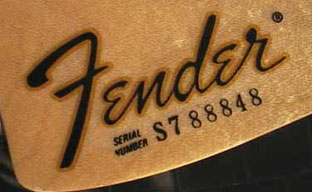 Logo Fender CBS con serial 1977