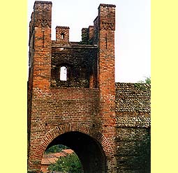 la torre-porta medioevale di Salussola
