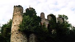 i ruderi del castello di Rocca (XI sec.)