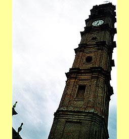 l'alto campanile di Valperga