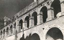 Il poderoso Castello del Malconsiglio (colonnato interno)