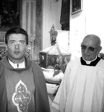 Il niuovo e l'ex parroco di Santa Maria Maggiore di Miglionico: Don Giuseppe Tarasco e Don Mario Spinello