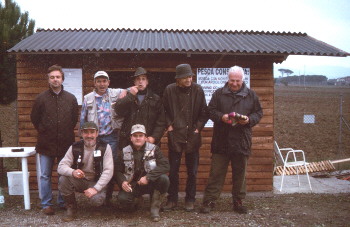 Alcuni soci del Mosca e Spinning Club Tiferno  a pesca nel Lago S. Stefano