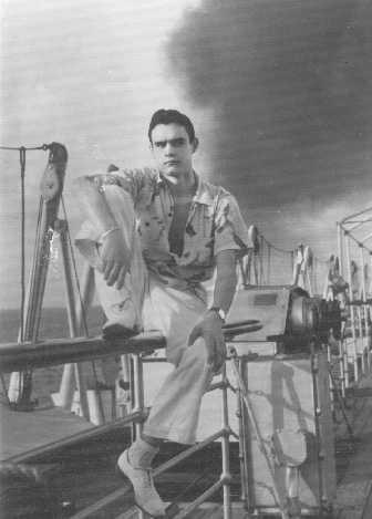 Clicca qui per ingrandire l'immagine di Bernardino Antonio Musilli sul piroscafo "Conte Grande" nel marzo 1952
