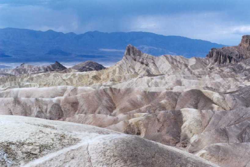 Presso Zabriskie Point e sullo sfondo la "Death Valley" (Nevada)