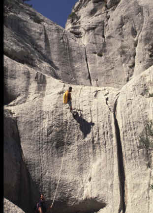 Il primo salto del canyon di Badde Pentumas (Oliena, NU).