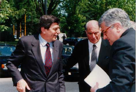 Il prefetto Lauro (a destra) con il Ministro dell'Interno Vincenzo Scotti e il Capo della Polizia Vincenzo Parisi
