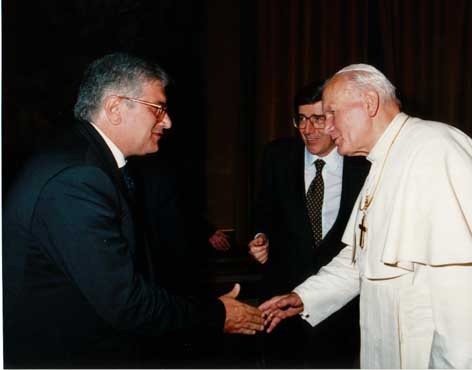 Il prefetto Lauro ricevuto in udienza da S.S. Giovanni Paolo II in occasione della Prima Conferenza Nazionale sulla Legalit