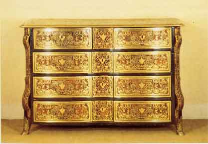 Cassettone realizzato da Boulle nel Periodo Luigi XIV (mercato Antiquario)