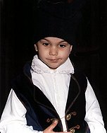 Bambino vestito col costume maschile sarrochese.