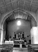 Interno della chiesa di Madonna de Viano a destra si vede l'ambone - Foto tratta dal libro "Sgurgola nel Medioevo" di Gerum Graziani