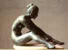 830201 - danzatrice seduta - cm.28 bronzo