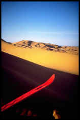 TDT'97 - Morocco - Old Tua Ski model on the sand Ph: P.A.Barrel
