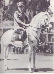Graziani in sella a El Guaar, il famoso cavallo che l'accompagn in Tripolitania, Cirenaica ed Etiopia