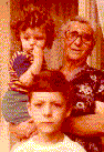 Nonna Giovanna con i miei cugini Andrea (in braccio alla nonna) e Sebastiano