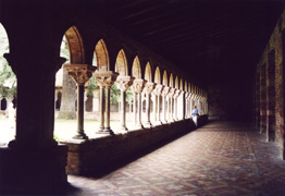 Il meraviglioso chiostro dell'abbazia di Moissac, patrimonio dell'umanit
