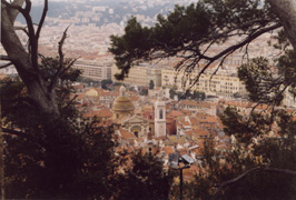 Una vista di Nizza dall'alto del parco dove un tempo sorgeva il castello della citt