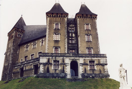 Il castello di Pau, visitabile solo con visite guidate che partono ad intervalli regolari
