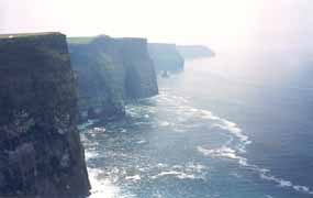 Il maestoso spettacolo dei Cliffs of Moher, alla vostra sinistra...
