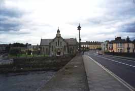 La St. Micheal's Church, si affaccia sullo Shannon, di fronte al King John's Castle