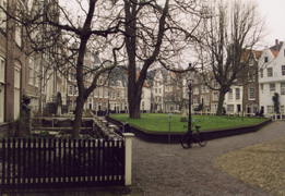 La pace e la serenit del Beghinhof di Amsterdam fanno sembrare in un altro mondo
