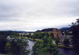 Vista dal castello sul Ness e sulla cattedrale