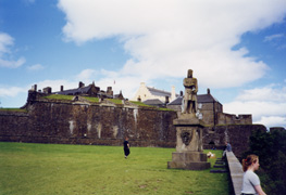 Il castello e la statua di Robert Bruce