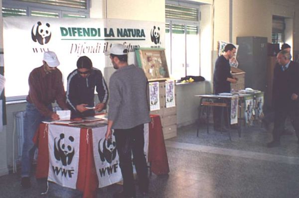 il WWF allestisce il banchetto